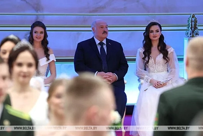 Президент Беларуси: время требует от каждого из нас думать не только о себе, но и о стране