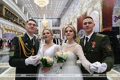 Ярко и очень позитивно. Новогодний бал для молодежи торжественно открылся во Дворце Независимости