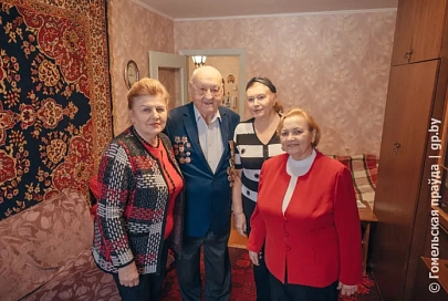 С праздником, бойцы… В Гомеле в рамках акции "От всей души" поздравили ветеранов Великой Отечественной войны и Афганской войны
