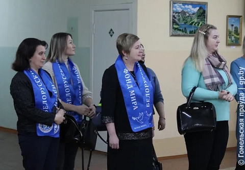 Опытом патриотического воспитания молодежи с коллегами поделились педагоги светлогорской школы мира 