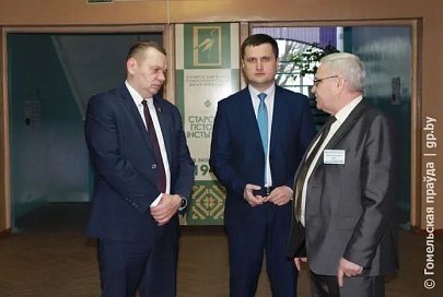 Паводок, реализация собственной продукции, плохие дороги. Заместитель председателя облисполкома Дмитрий Алейников впервые провел прямую линию в Мозыре
