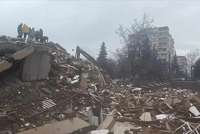 Число жертв землетрясения в Турции достигло 1498