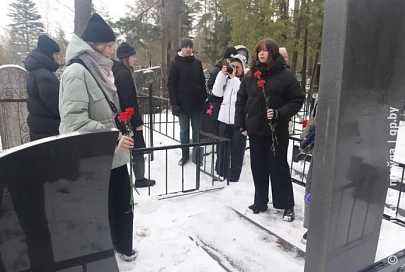 В областном центре и Гомельском районе традиционно возложили цветы к могилам погибших в Афганистане воинов-интернационалистов