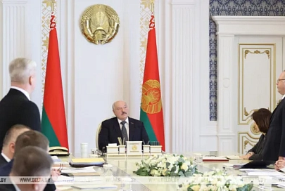 "Заработали миллион - и мы дадим миллион". Президент Беларуси требует финансировать театры по схеме 50 на 50