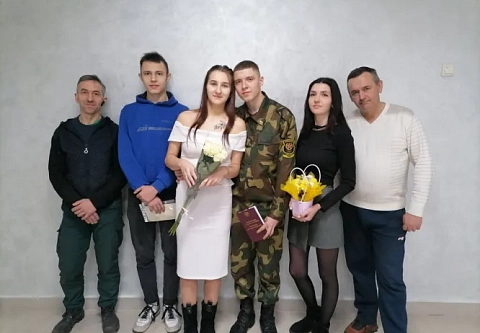 Свадьба в первый увольнительный: солдат-срочник из Гомельского района женился на возлюбленной в канун 8 Марта
