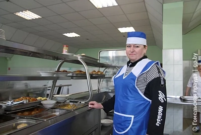 Прекрасной половине коллектива Светлогорского ЦКК посвящается