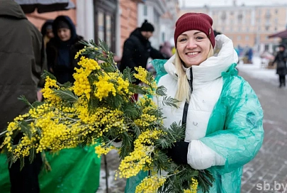 Фотофакт. В Гомеле развернулись цветочные базары перед 8 Марта