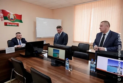 Губернатор Иван Крупко провел прямую телефонную линию и прием граждан в Ветке 