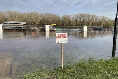 Под Гомелем из-за открытого шлюза вода добралась до многоэтажек - водолазы ОСВОД помогли