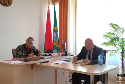У жителя Рогачева после капремонта по стене стала течь вода, образуется плесень
