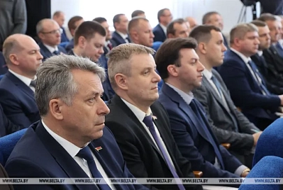 Лукашенко требует выстроить в регионах четкую систему управления кадрами