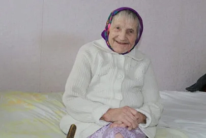 Хрысціна Катвіцкая з Жыткавічаў у свае сто гадоў чытае без акуляраў