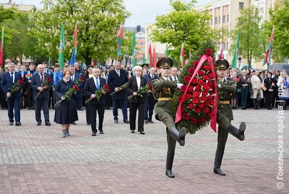 Фотофакт: митинг, посвященный 78-летию Великой Победы, собрал в Калинковичах представителей всех поколений 