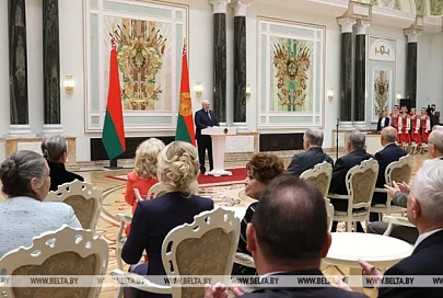 Лукашенко в преддверии Дня Победы вручил государственные награды