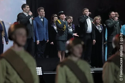 На площади Ленина прошел концерт «Летят журавли»