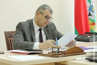 Тараканы, вода и ремонт: заместитель председателя облисполкома Андрей Барановский провел прямую телефонную линию