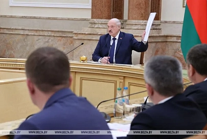 Лукашенко - ответственным за медицину: я вам никогда за село не прощу
