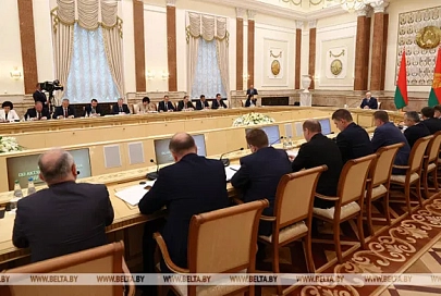 "Срок один - 1 января". Лукашенко поручил устранить к новому году все недостатки в здравоохранении