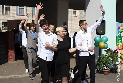 Торжественная линейка прошла в средней школе №49 Гомеля 