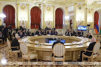 Лукашенко призвал не беспокоиться насчет "замка" на границе Беларуси с Польшей