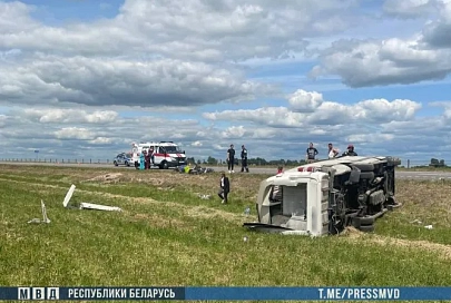 В Рогаческом районе маршрутка опрокинулась в кювет. Пострадали 5 человек