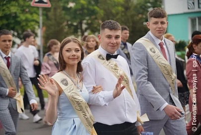 Кормянские выпускники прощаются со школой