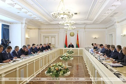 Лукашенко: поставлена задача за 2023 год привести в порядок и отремонтировать все дороги