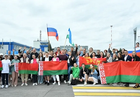 Долетели отлично: молодёжная делегация из Беларуси прибыла в Уфу 