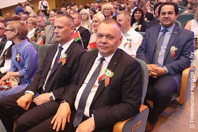 Лукашенко: современное поколение бьется за мир на информационном, экономическом и политическом фронтах