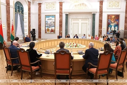 Лукашенко о президентстве: я работаю на высокой должности, а не властвую