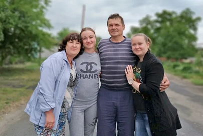 Фейерверки и петарды пугают до сих пор. История большой семьи из Угледара Донецкой области, которая переехала в Житковичи