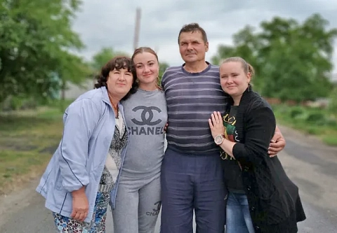 Фейерверки и петарды пугают до сих пор. История большой семьи из Угледара Донецкой области, которая переехала в Житковичи