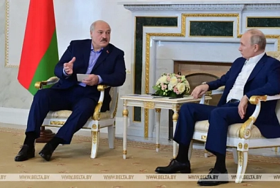 "Войну приходится вести против всего блока НАТО". Лукашенко отметил успехи российских войск