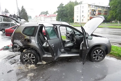 В Гомеле пенсионерка по указанию телефонных мошенников передала им кредитные деньги и подожгла два автомобиля
