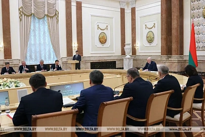 Глава государства высказался о сборе денег с родителей в школах