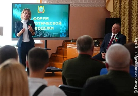 За страну и будущее. Диалоговая площадка в рамках форума патриотической молодежи прошла в Комаринской средней школе