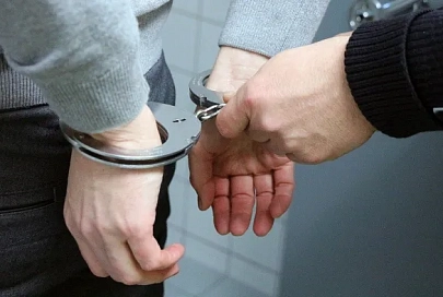 В Светлогорске пьяный мужчина снял флаг Беларуси с флагштока и заменил на украинский