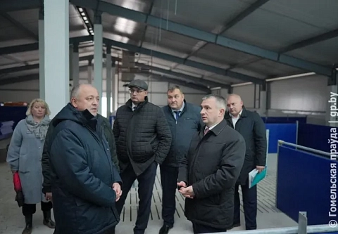 Успеть в срок: Иван Крупко проинспектировал степень готовности строящегося свинокомплекса в Добрушском районе