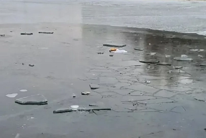 В Жлобине мужчина провалился под лед. Его спасли учащиеся колледжа