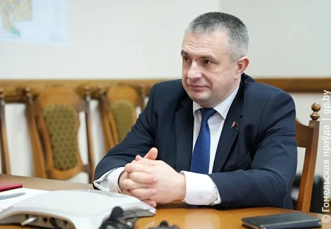 Новые остановки и современные спортплощадки: председатель облисполкома провел прямую линию и прием граждан в Корме