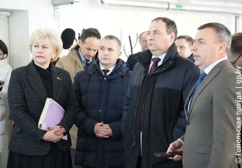 Носить может любой человек: новое производство правильной обуви посетил Роман Головченко в Гомеле