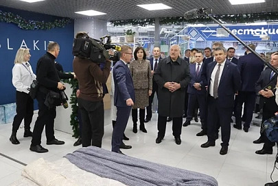 "Вокруг Беларуси за пару часов". Как Лукашенко побывал во всех регионах страны, не выезжая из Минска 