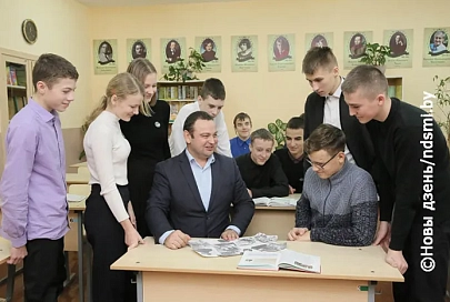 «Мой штрих в будущее страны». Директор Краснобережской школы Жлобинского района о пути в профессию, призвании и о том, что его вдохновляет