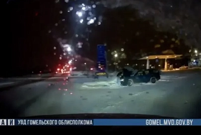 В Мозыре сотрудники ГАИ помогли водителю устранить техническую неисправность в автомобиле