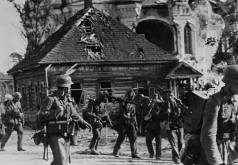 Воспоминаниями о пережитом в годы Великой Отечественной войны поделился уроженец деревни Курганье Рогачевского района Виктор Черников