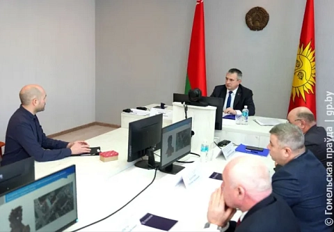 Течет потолок, нет работы: Иван Крупко провел в Светлогорске прямую линию и прием граждан