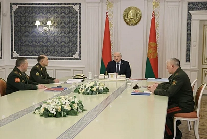 Президент Беларуси призвал к бдительности на фоне милитаристической обстановки в соседних странах