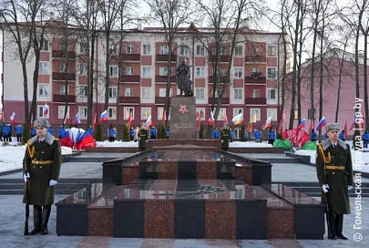 Помнить самим, передать молодежи: губернаторы Гомельской и Брянской областей Иван Крупко и Александр Богомаз возложили цветы к Вечному огню