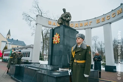 Спасибо за мир и независимость страны. В Гомеле на Аллее Героев состоялся митинг, посвященный Дню защитников Отечества