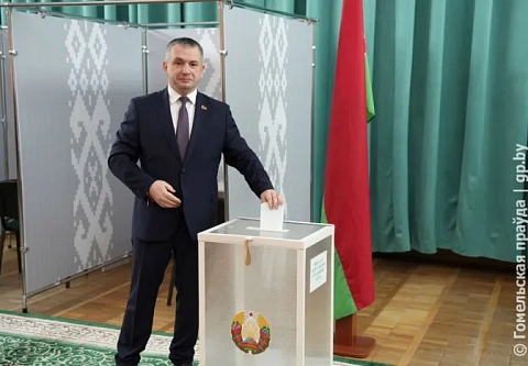 В единый день голосования председатель облисполкома Иван Крупко сделал выбор в пользу уверенного завтра Беларуси